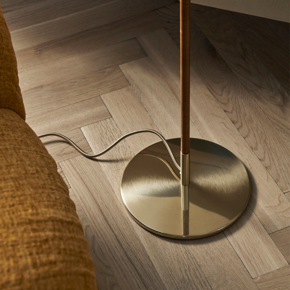 9602 Floor Lamp