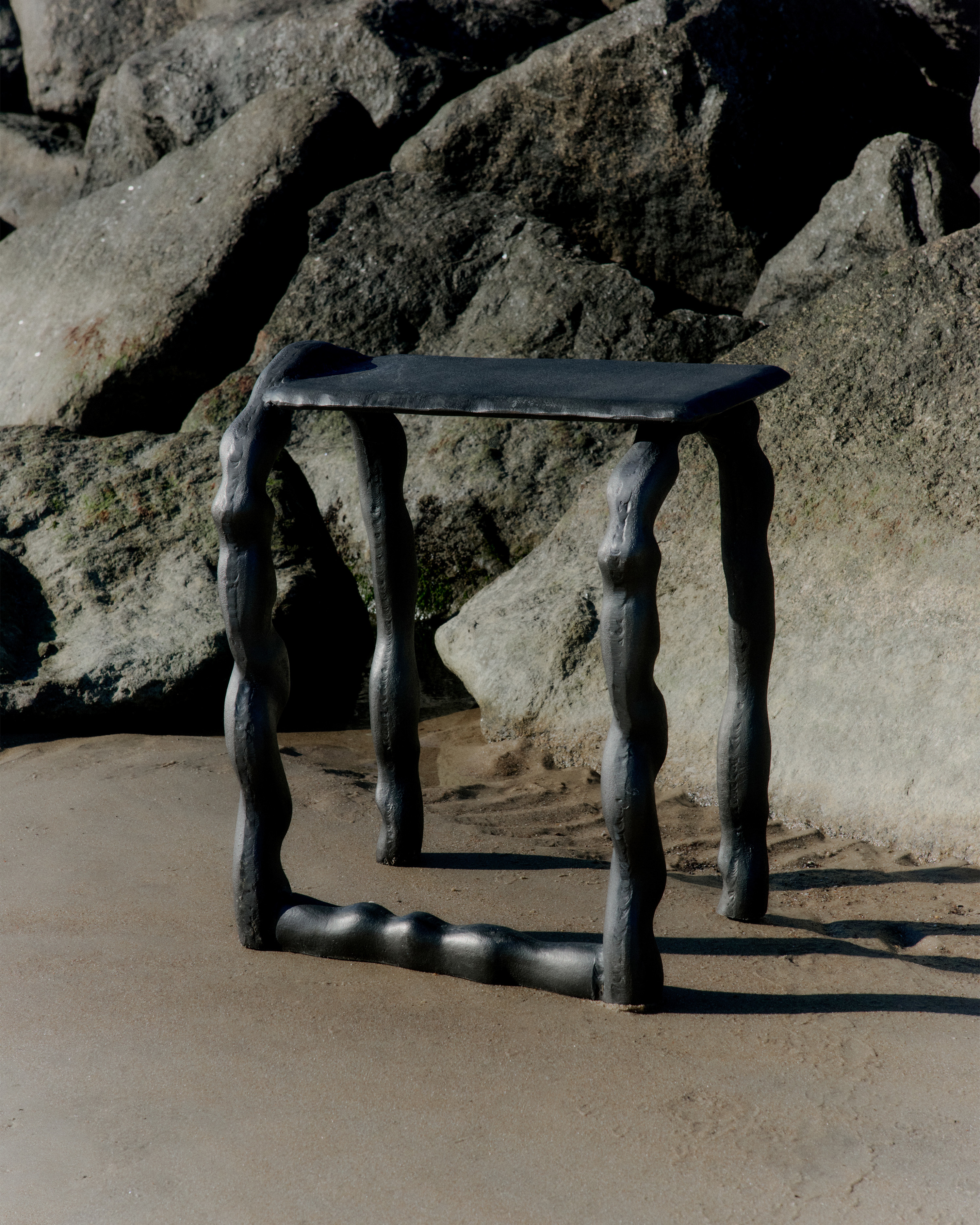 fermliving-aw23-rotbensculpturalpiece-1104263384-04