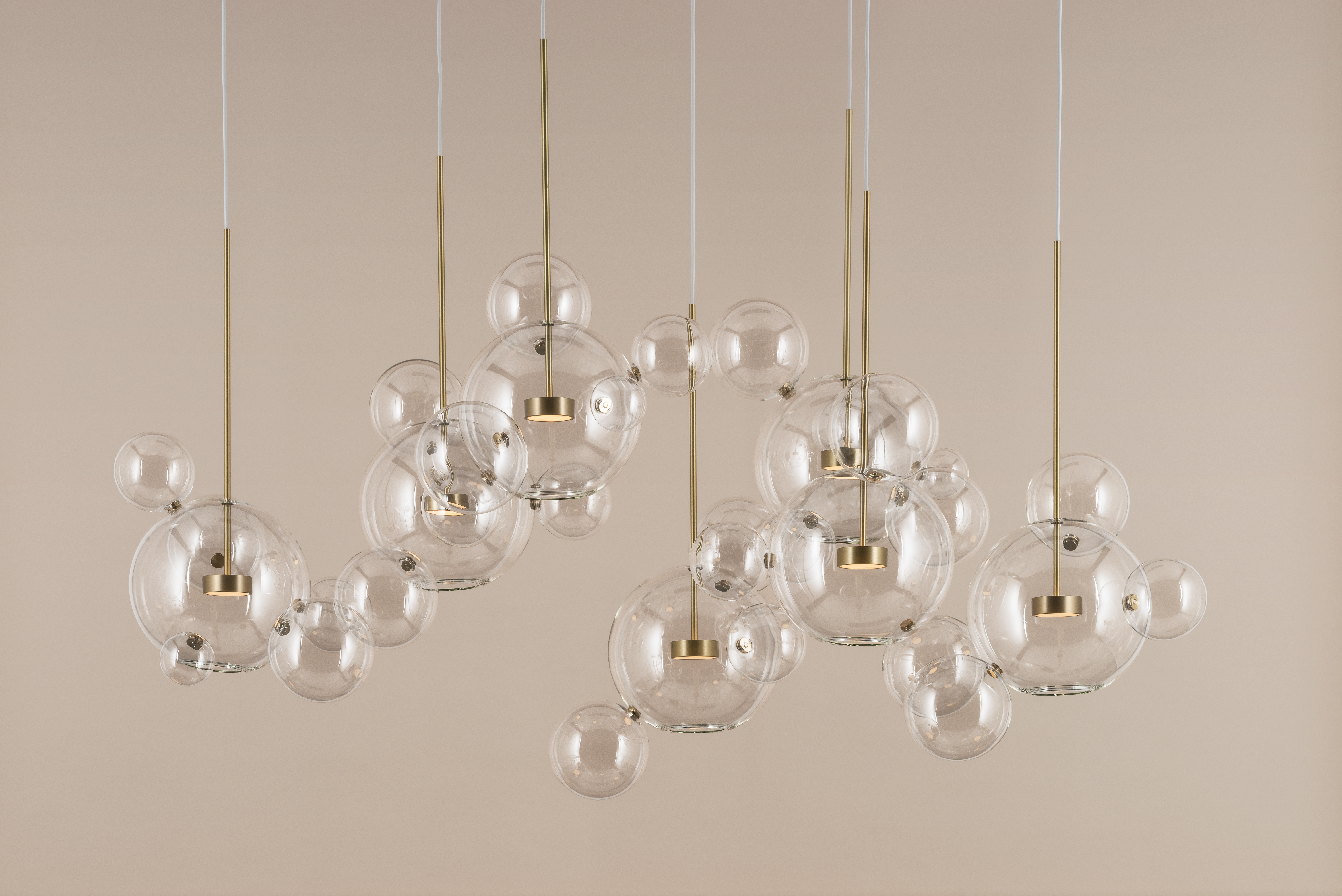 giopatocoombes-bolle-zigzag-chandelier-34-bubbles-ph-credit-federico-villa