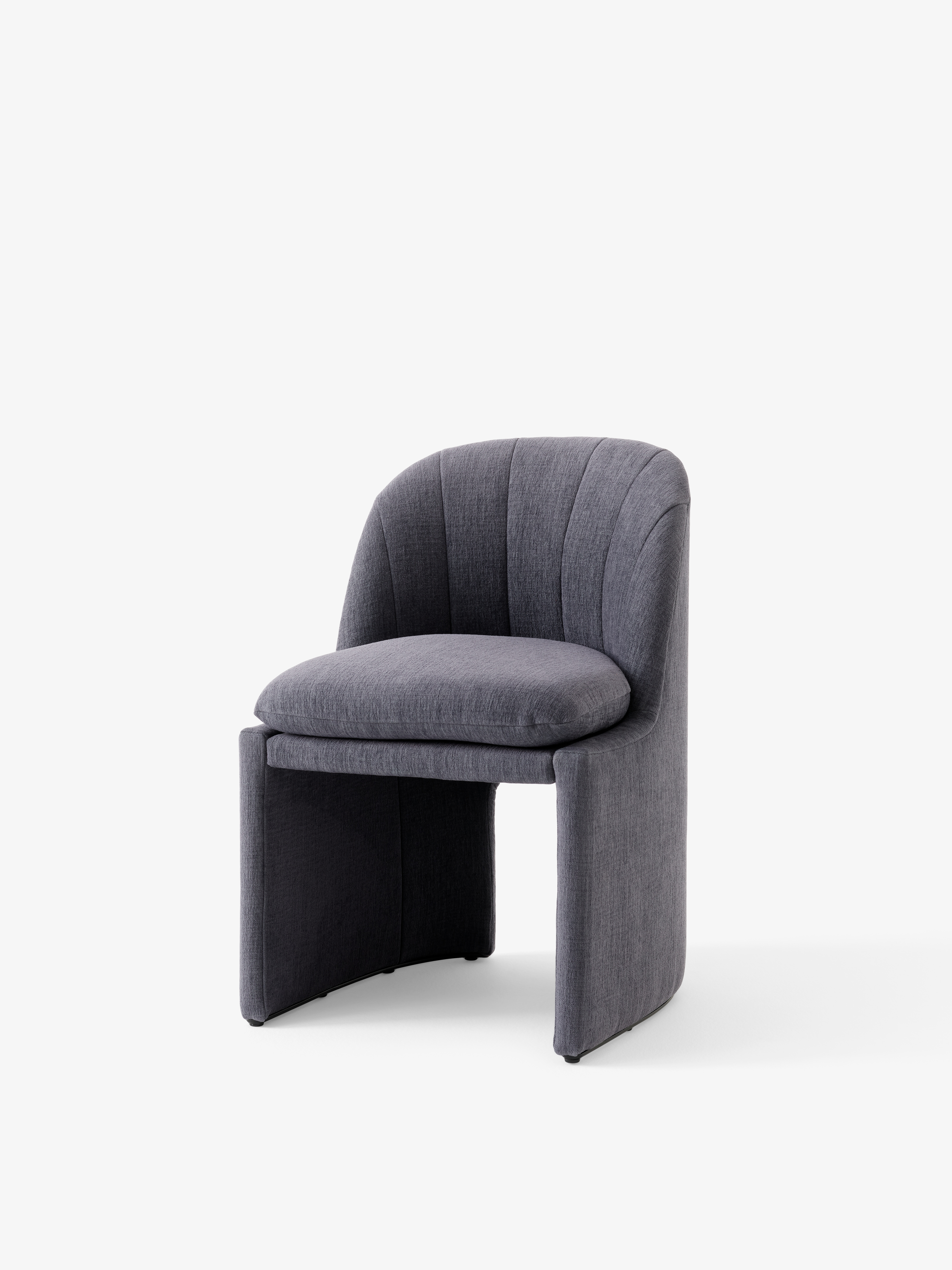 146478a235a187c093-loafer-dining-chair-sc106-cifrado-0771-angled-front