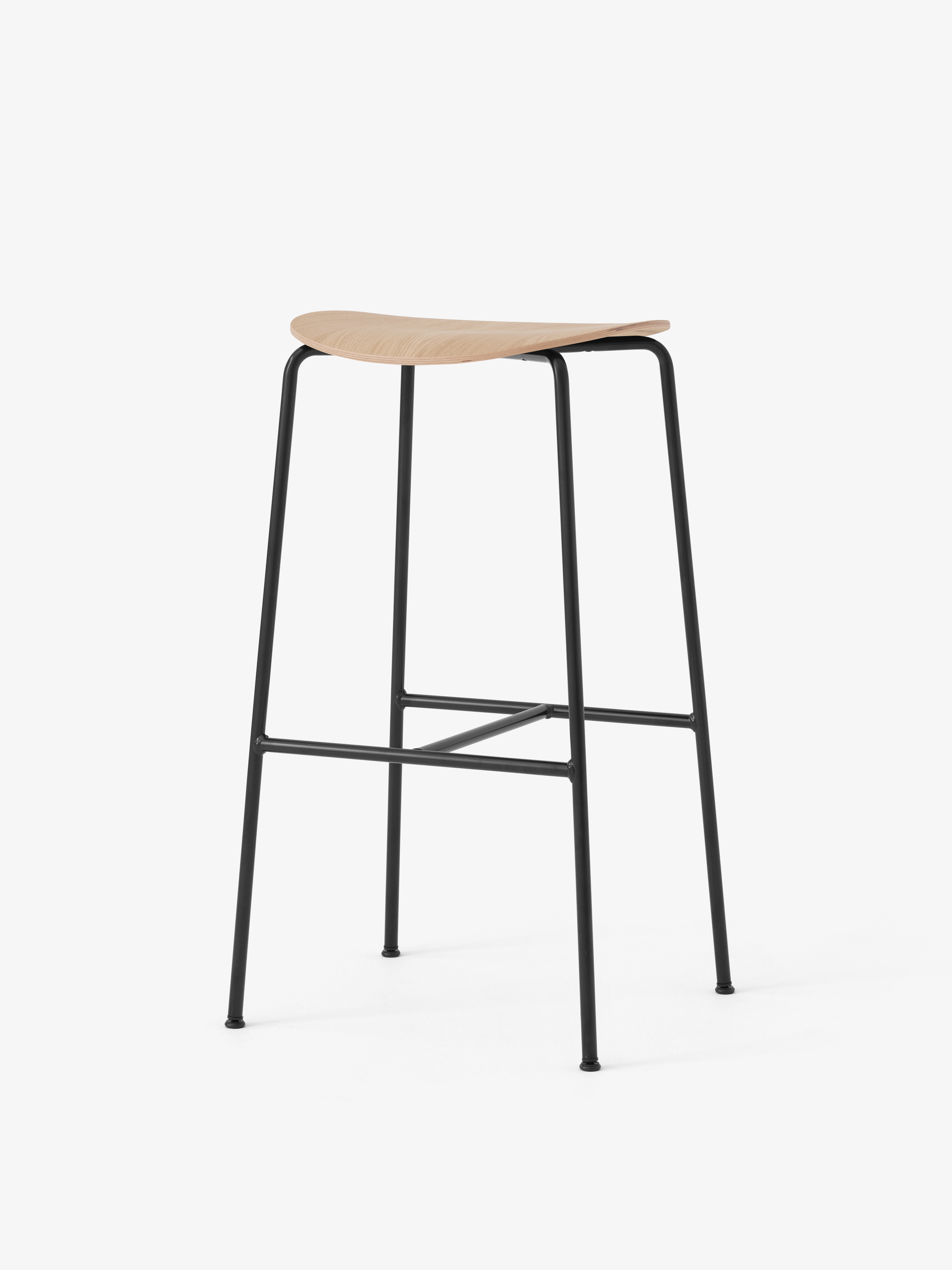 pavilion-bar-stool-av38-black-frame-lacquered-oak-angled-front