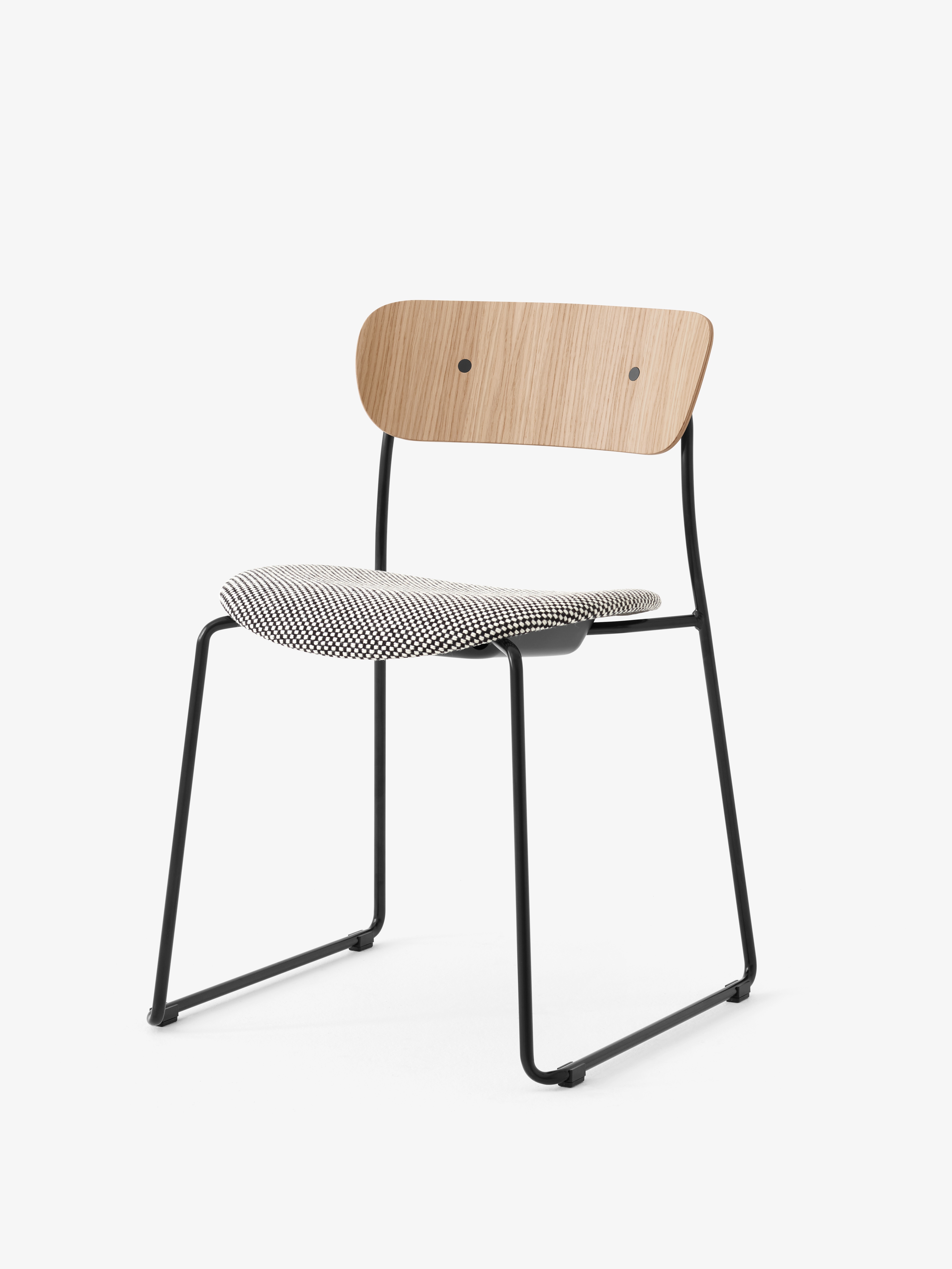 pavilion-side-chair-av52-black-sled-frame-lacquered-oak-w-sisu-0165-angled-front